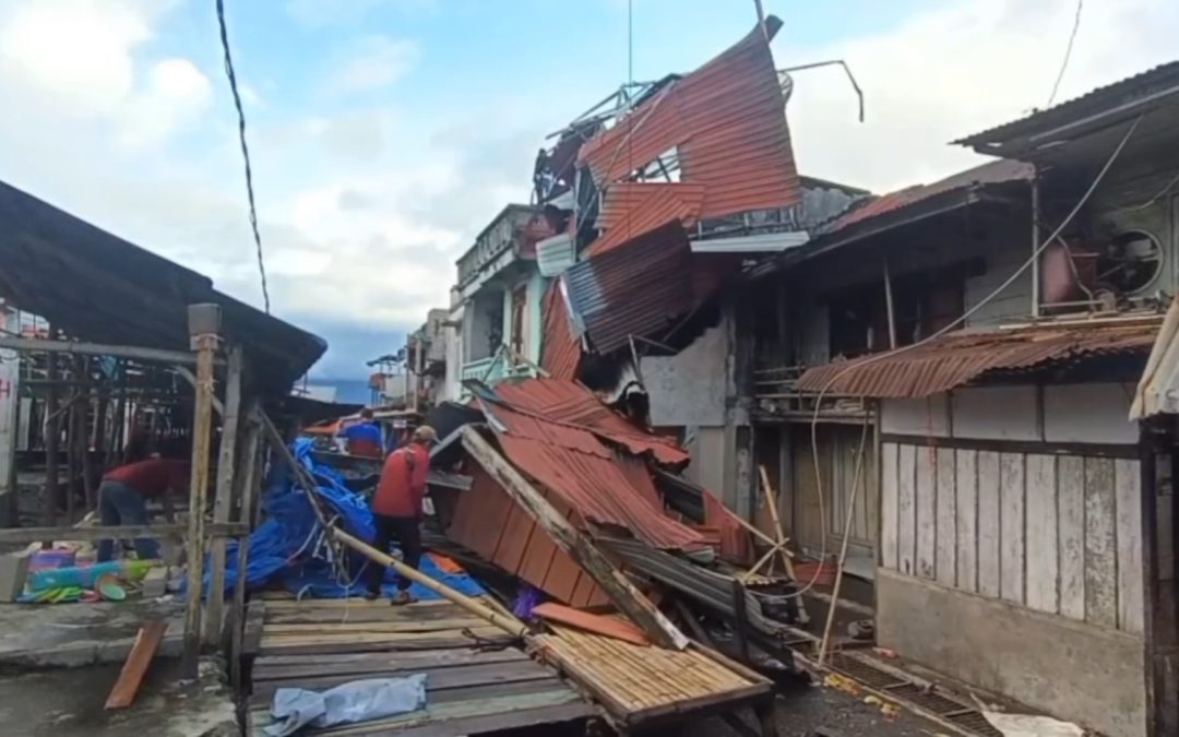 ANGIN PUTING BELIUNG HANTAM PERMUKIMAN WARGA DI DESA KERSIK TUO KAYU ARO KERINCI