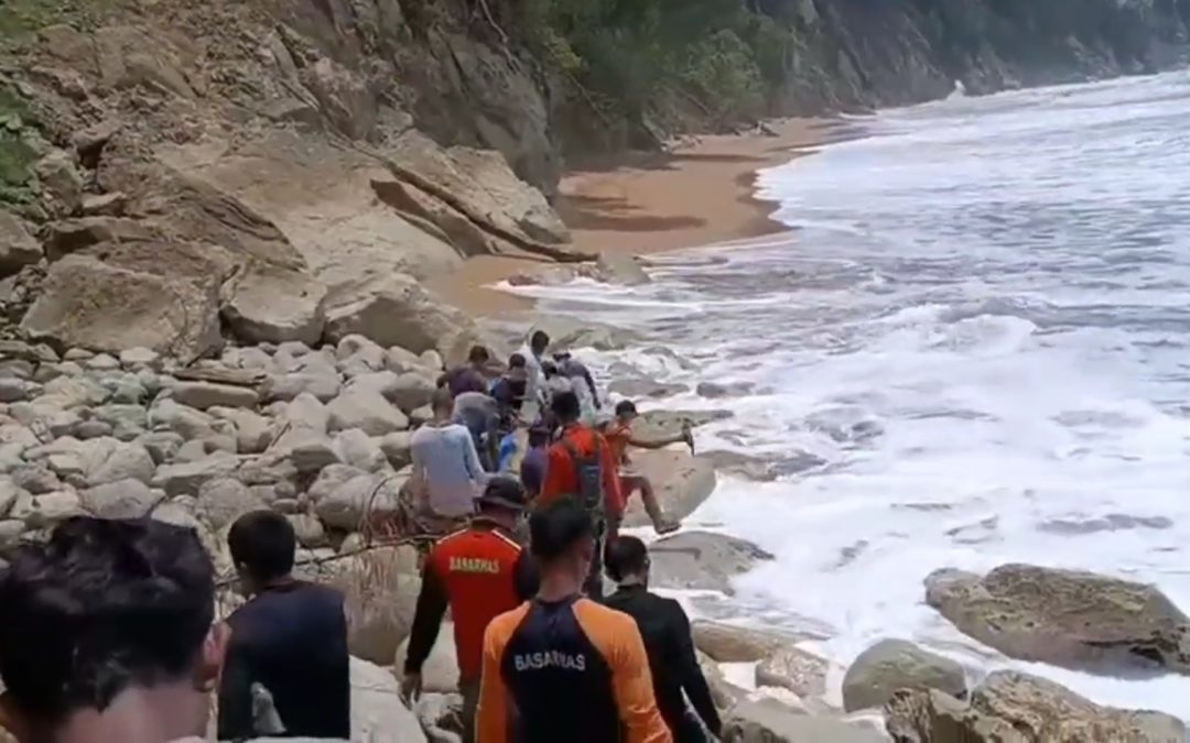 SEMPAT HILANG,TIM SAR GABUNGAN BERHASIL TEMUKAN TIGA NELAYAN ASAL MENTAWAI
