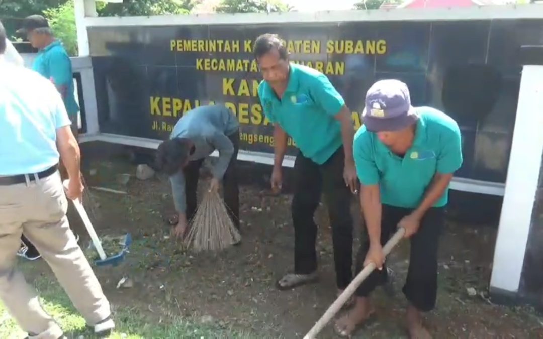 SAMBUT MUSIM HUJAN, PEMCAM PABUARAN SUBANG GELAR KARYA BAKTI