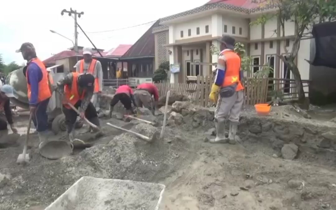 WALI KOTA SUNGAI PENUH TINJAU PENGERJAAN LANJUTAN JALAN INPRES DI DESA TANJUNG MUDA