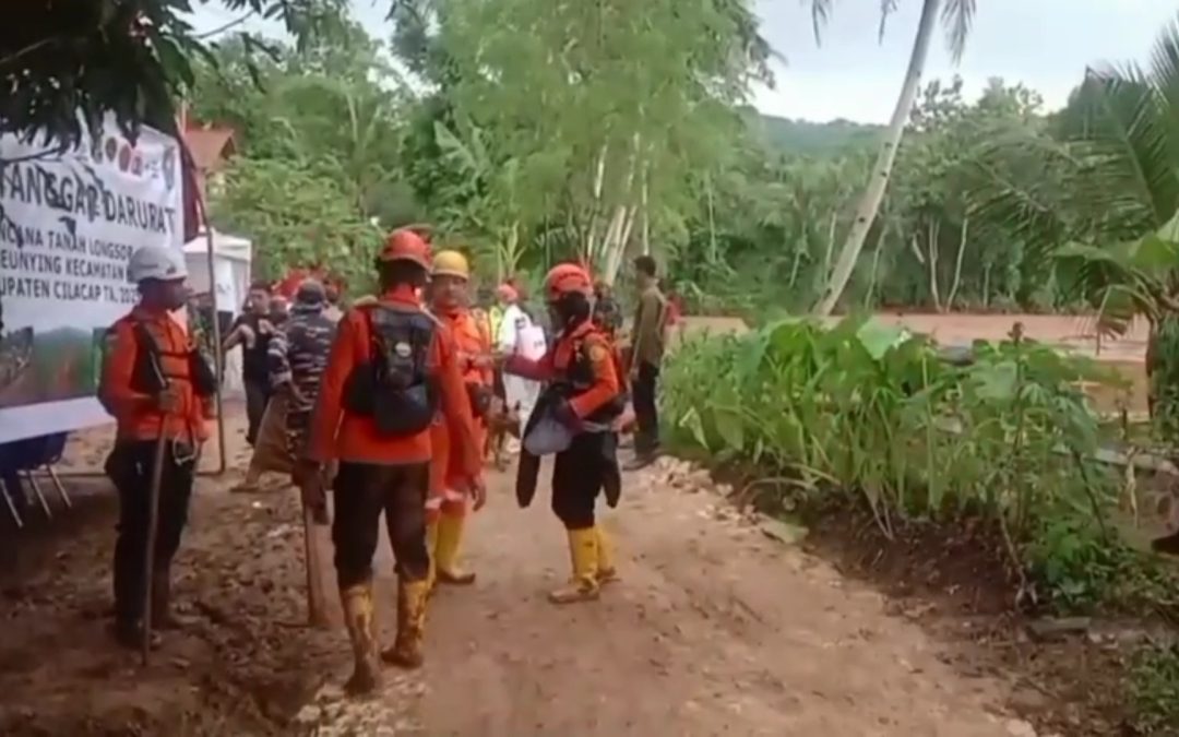 BNPB SIAPKAN HUNIAN SEMENTARA BAGI KORBAN LONGSOR CIBEUNYING CILACAP JAWA TENGAH