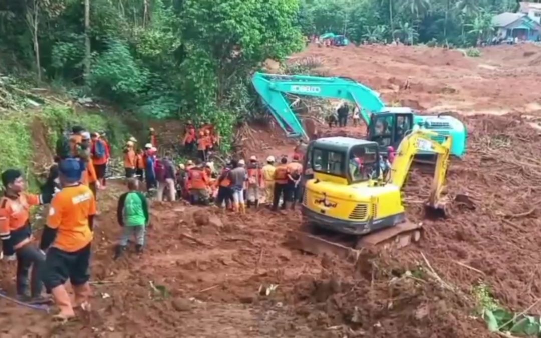 UPDATE HARI KETIGA PENCARIAN TIM SAR GABUNGAN BERHASIL TEMUKAN 8 JENAZAH DIBAWAH MATERIAL LONGSORAN